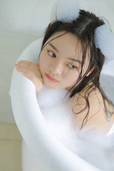 美女被男生捅了下面部位的视频